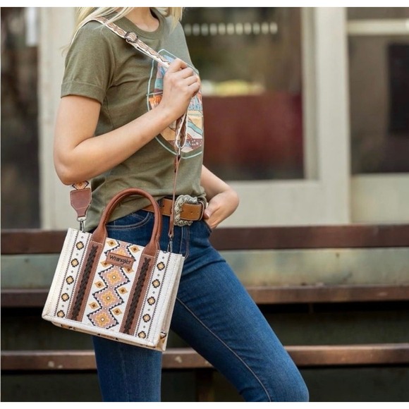 Wrangler Southwestern Aztec Cream & Brown Tote with Dust Bag NWT - Picture 3 of 6